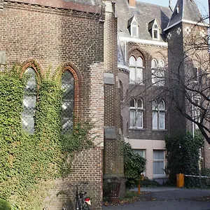 https://guesthouse-poortackere.hotelsghent.com